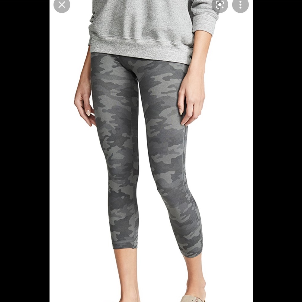 Spanx Camo Seamless Cropped Leggings Size M
